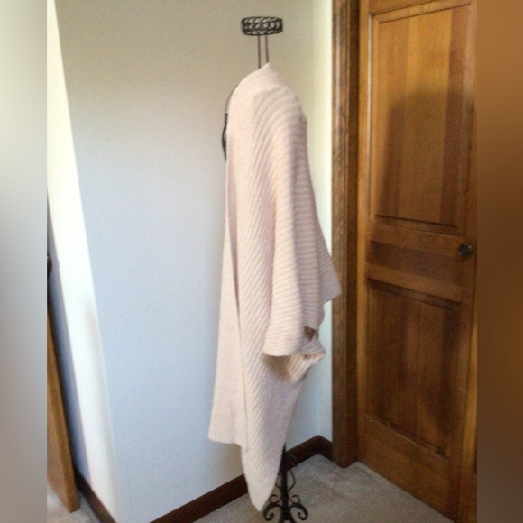 Soft tan chenille shrug, O/S - Picture 2 of 4